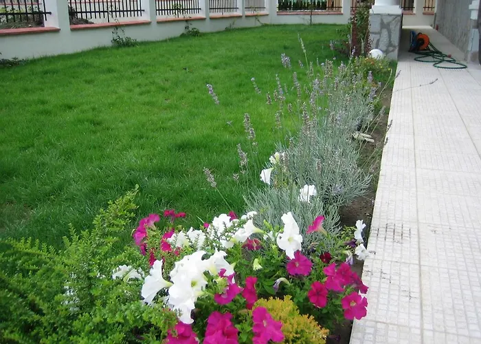 Chateau Del Mar Апартаменты *