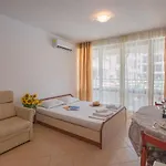 Apartment Chateau Del Mar