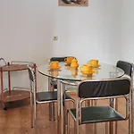Chateau Del Mar Apartment *