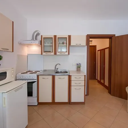 Chateau Del Mar Apartment *