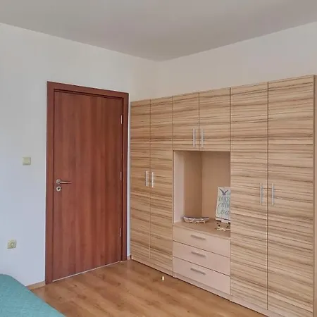Chateau Del Mar Apartment