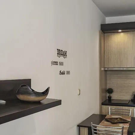 Chateau Del Mar Apartment