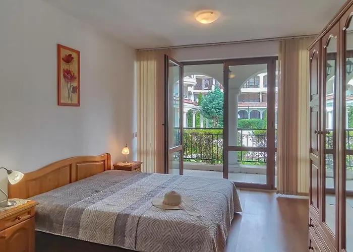 Chateau Del Mar Apartment *