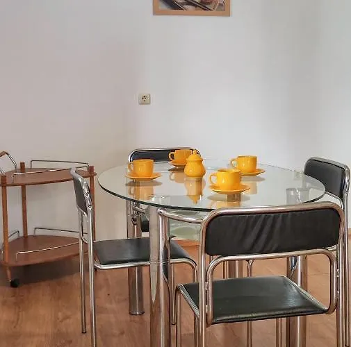 Chateau Del Mar Apartment *