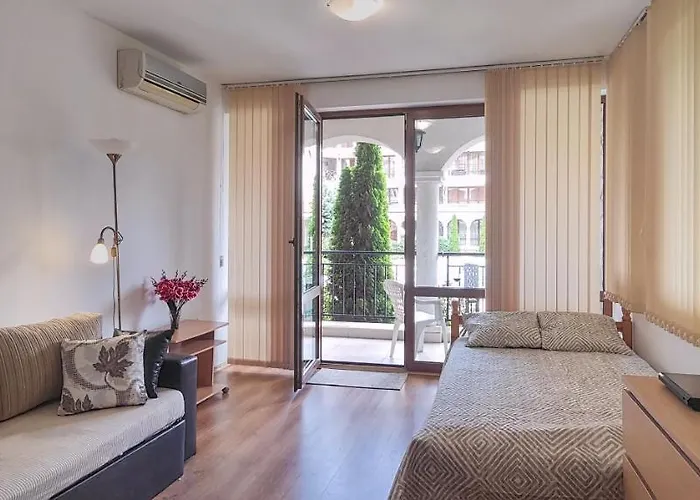 Chateau Del Mar Apartment