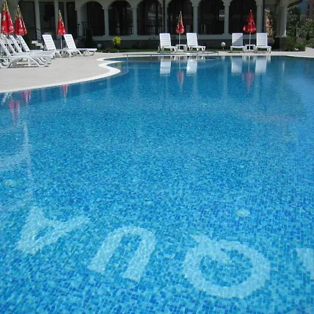 Chateau Del Mar Apartment