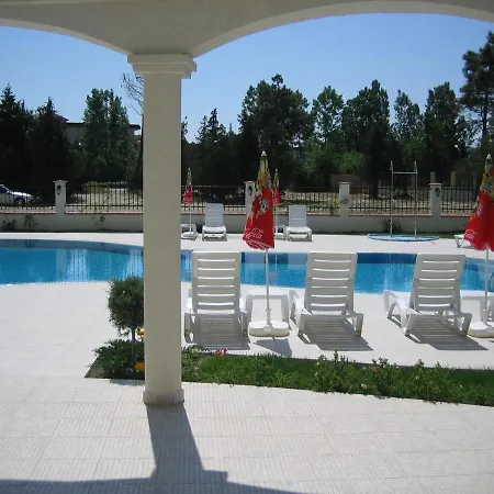 Chateau Del Mar