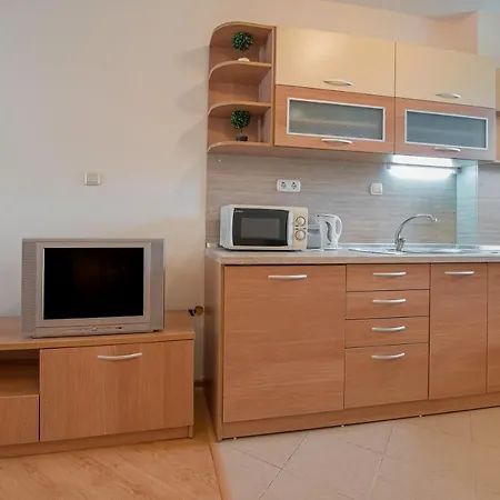 Chateau Del Mar Apartment