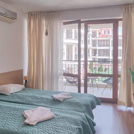 Chateau Del Mar Apartment