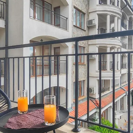 Chateau Del Mar Apartment *