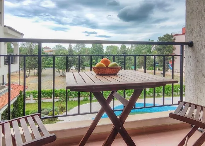 Апартаменти Chateau Del Mar *