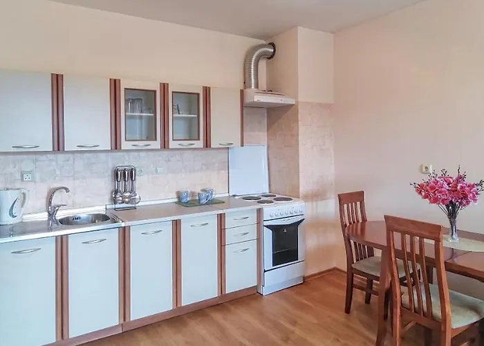 Апартаменти Chateau Del Mar